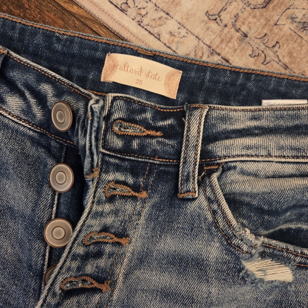 Distressed Blue Jeans - Picture 4 of 6